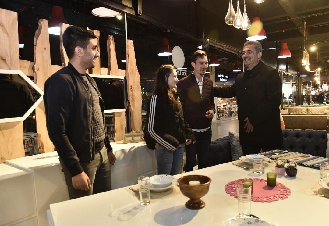 Mamak Belediye Başkanı K&ouml;se, mobilyacıları ziyaret etti