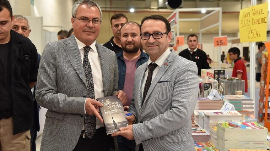 Vali Deniz, Salihli &Uuml;retici Kadınlar Pazarını ziyaret etti