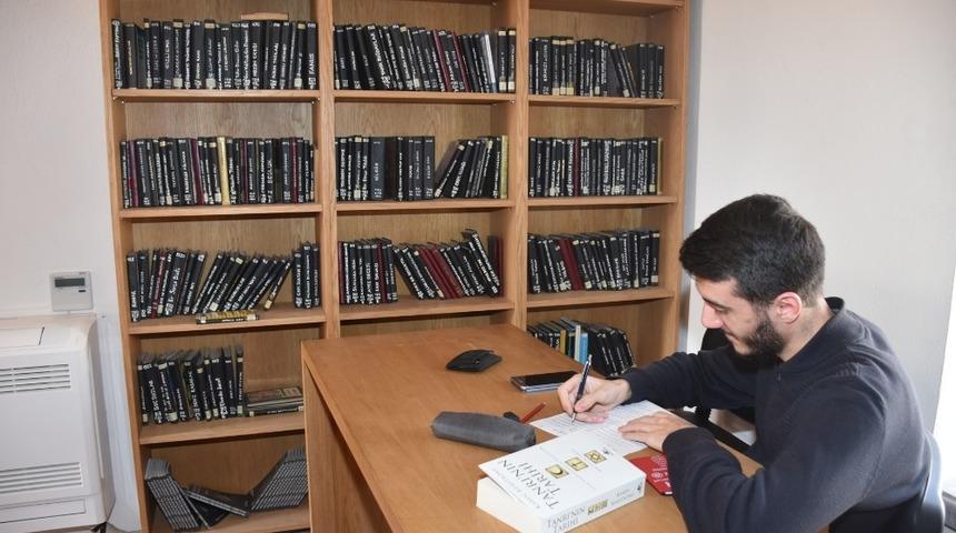 Tarihi yapı kitap kurtlarını ağırlıyor