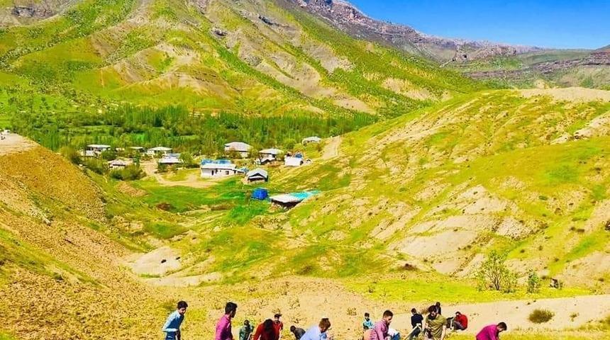 Derecik&rsquo;te bağ-bah&ccedil;e sezonu başladı