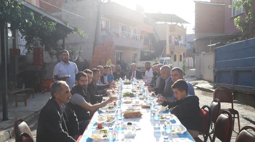 Başkan Akın gen&ccedil; sporcularla buluştu