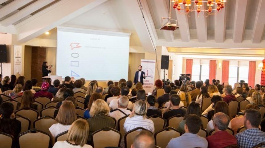 Mesleki gelişim at&ouml;lyesi &ccedil;alışmalarına 50 bin g&ouml;n&uuml;ll&uuml; eğitimci katıldı