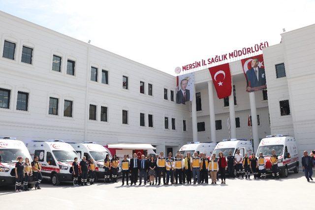 Mersin’de 8 yeni ambulans göreve başladı