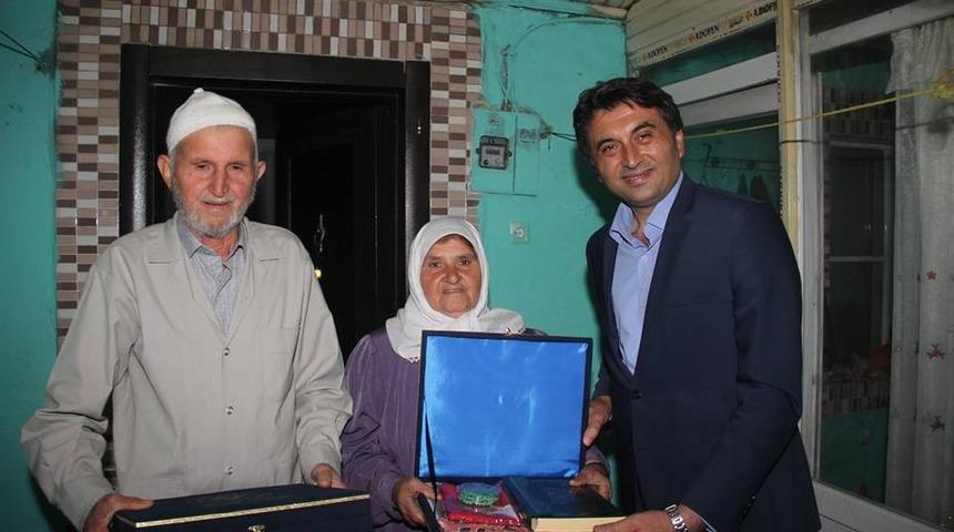 Başkan Sel&ccedil;uk, umreye giden vatandaşları uğurladı