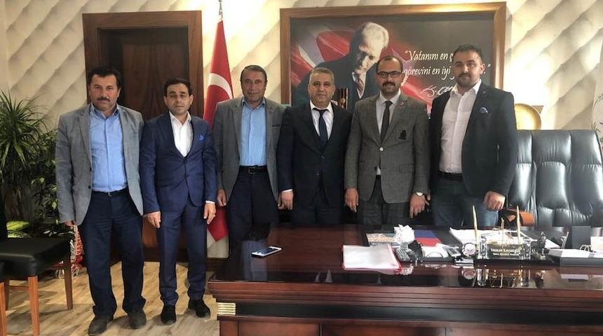 Ak&ccedil;akavak ve Mısırlı Mahalleri Derneklerinden Başkan Kavaklıgil&rsquo;e ziyaret