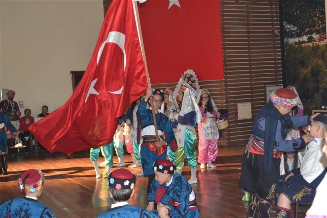 EHEM eğitiyor, s&ouml;yletiyor, hemde oynatıyor