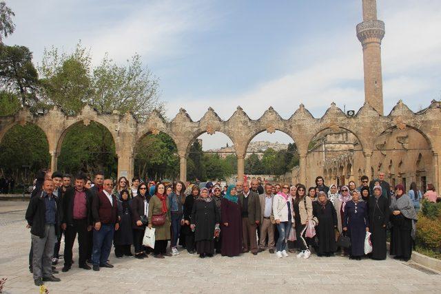 Kayseri İl Emniyet Müdürlüğü Tarafından Şehit Ailelerine Şanlıurfa İline Gezi Düzenledi