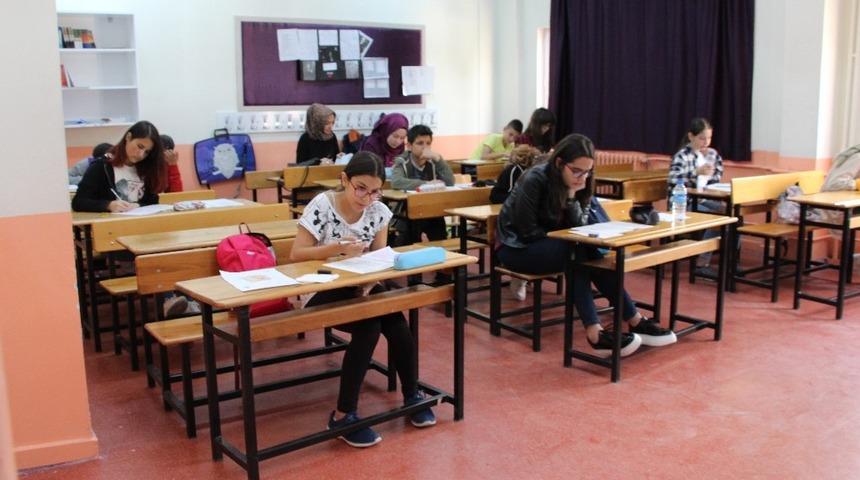Isparta&rsquo;da ilk ve ortaokul &ouml;ğrencilerine okuma sınavı