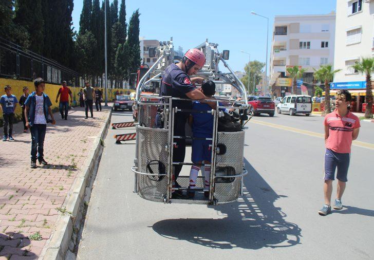 İlkokulda korku dolu anlar! Ekipler duyar duymaz harekete geçti G2