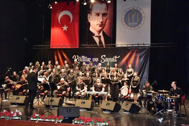 Türk halk müziği korosundan muhteşem konser