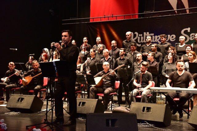 Türk halk müziği korosundan muhteşem konser