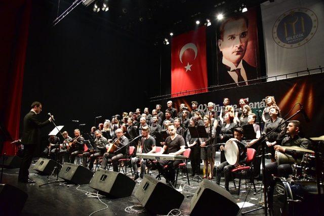 Türk halk müziği korosundan muhteşem konser