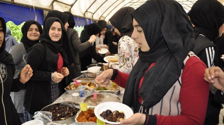 Öğrencilerden anlamlı kermes