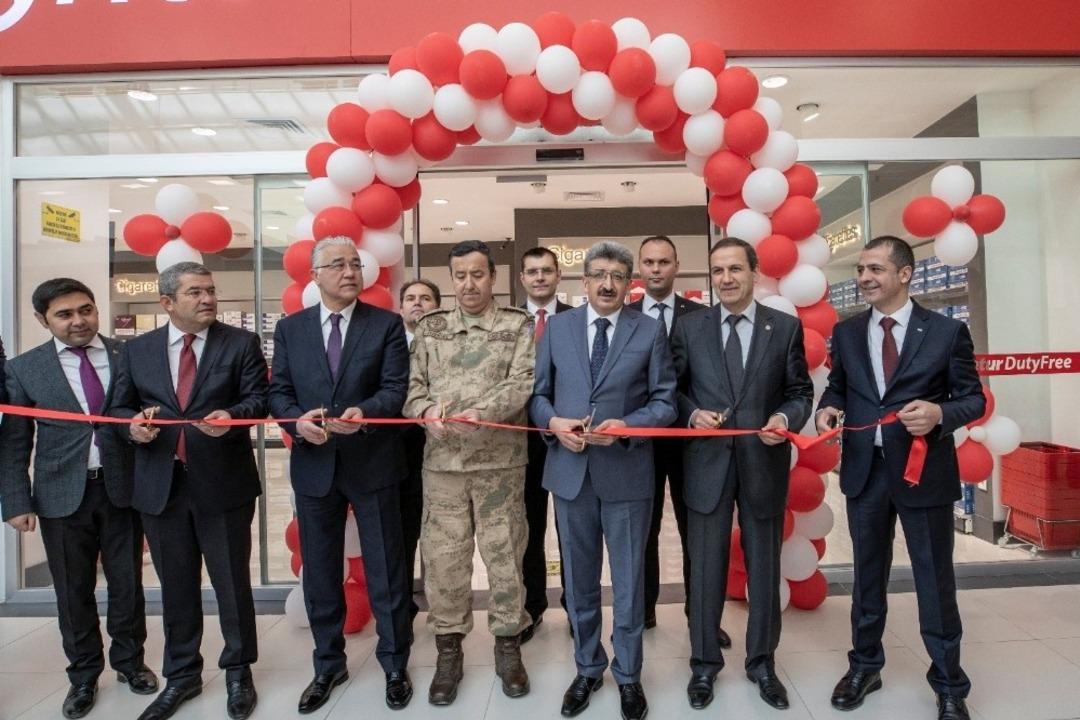 Kapık&ouml;y G&uuml;mr&uuml;k Kapısındaki ilk mağaza a&ccedil;ıldı