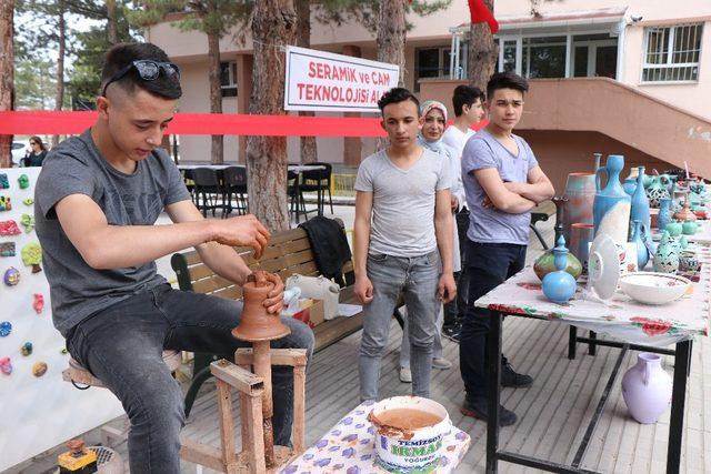 Kızılırmak Mesleki ve Teknik Anadolu Lisesi yıl sonu sergisi açtı