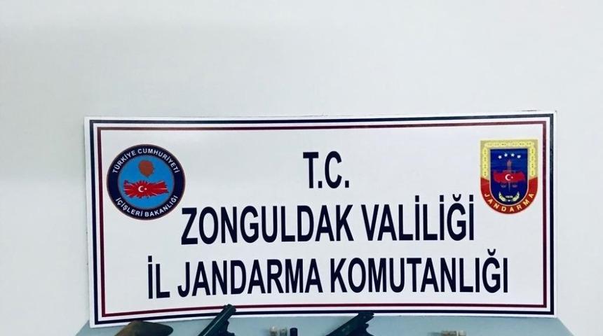 Kurusıkı tabancaları ger&ccedil;eğine &ccedil;eviren kişiler yakalandı