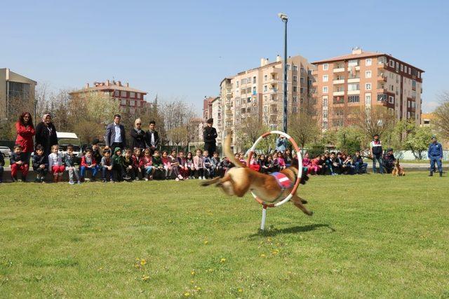 Minik öğrenciler Jandarmayı gezdi