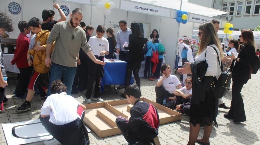 Ege &Uuml;niversitesi Kamp&uuml;s&uuml; "Bilim Haftası Etkinliği" ile renklendi