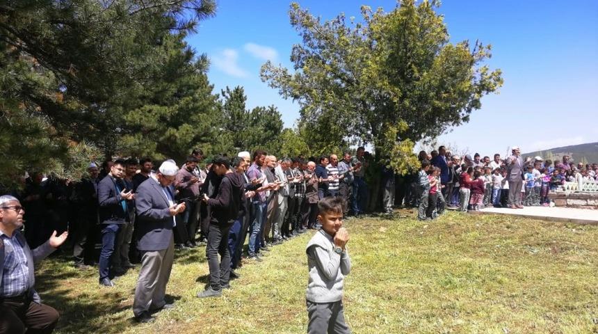 H&uuml;y&uuml;k&rsquo;te &ccedil;ift&ccedil;iler yağmur duasına &ccedil;ıktı