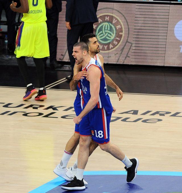 Anadolu Efes, Final-Four aşkına parkeye çıkıyor