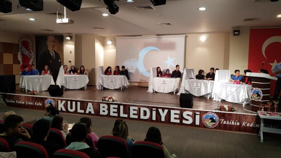Kula&rsquo;da &ouml;ğrenciler bilgi yarışmasında ter d&ouml;kt&uuml;