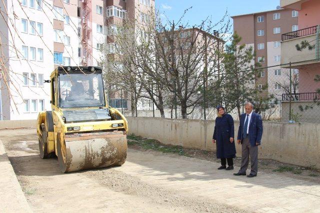 Oltu Belediyesi yol bakımlarını yapmaya başladı