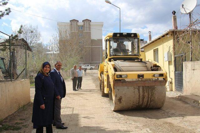 Oltu Belediyesi yol bakımlarını yapmaya başladı