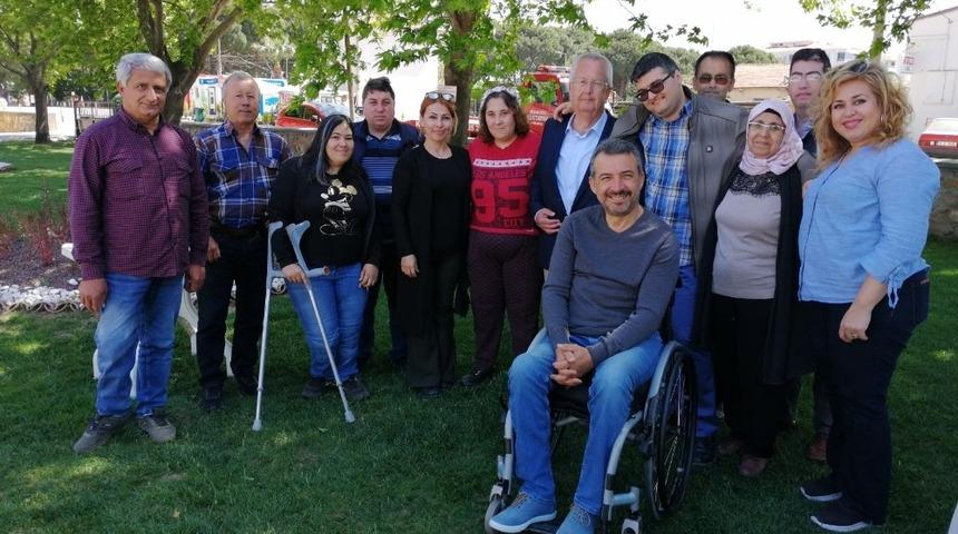 G&ouml;me&ccedil; Belediye Başkanı Himam&rsquo;a engelli sevgisi