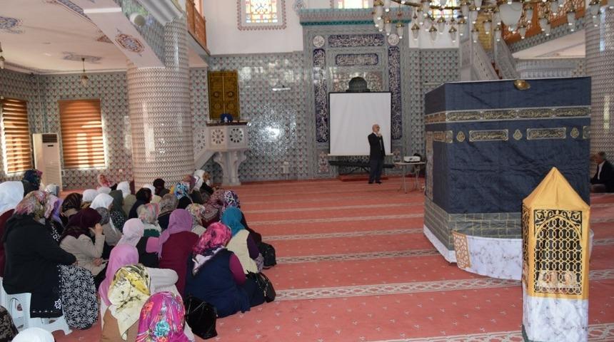 Erdemli&rsquo;de hacı adayları bilgilendirildi