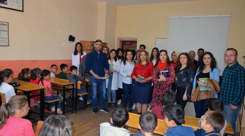Sağlık Y&uuml;ksek Hemşirelik Kul&uuml;b&uuml;nden Kardeş okul Projesi