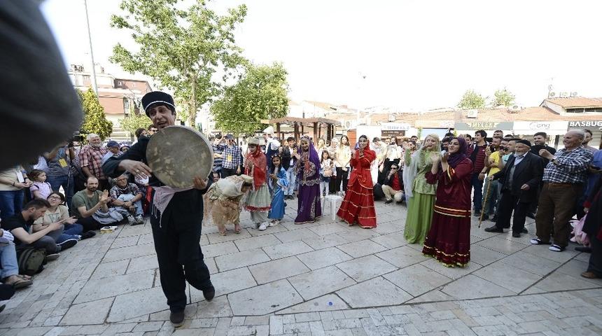 Uluslararası Amat&ouml;r Tiyatro Festivali t&uuml;m hızıyla s&uuml;r&uuml;yor