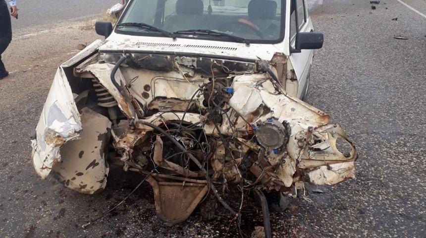 Kazaya karışan otomobillerden biri par&ccedil;alara ayrıldı