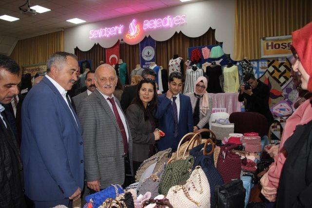 Seydişehir’de Halk Eğitim Sergisi açıldı