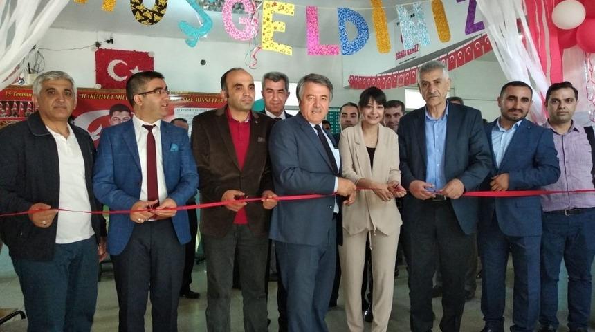 S&uuml;leyman Şah Ortaokulu&rsquo;nda bilim fuarı a&ccedil;ıldı