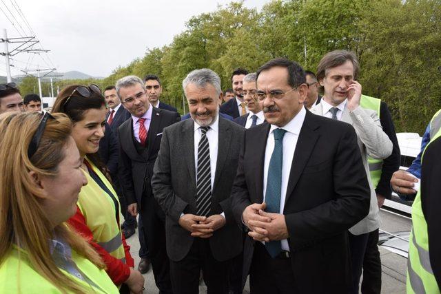 Başkan Demir, OMÜ raylı sistemde deneme sürüşüne çıktı