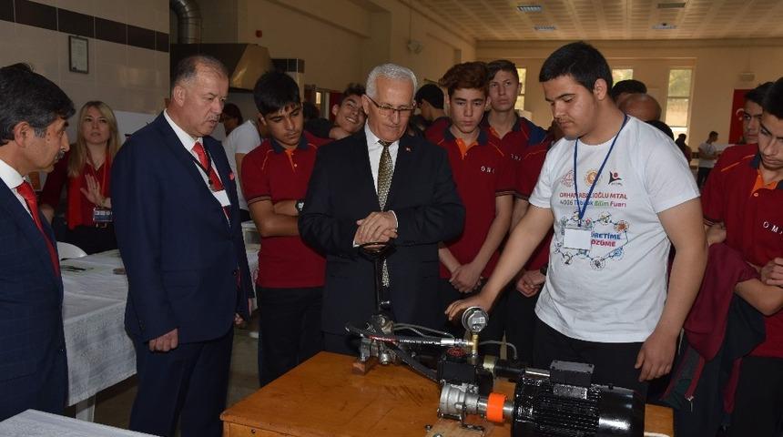 Orhan Abalıoğlu Mesleki ve Teknik Anadolu Lisesi bilim fuarı sergisinde