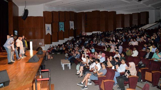 Uluslararası öğrencilerin Türkçe gösterisi tam not aldı