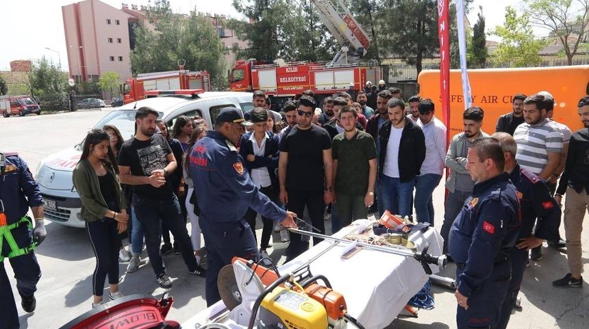 Kilis&rsquo;te &uuml;niversite &ouml;ğrencilerine yangın eğitimi