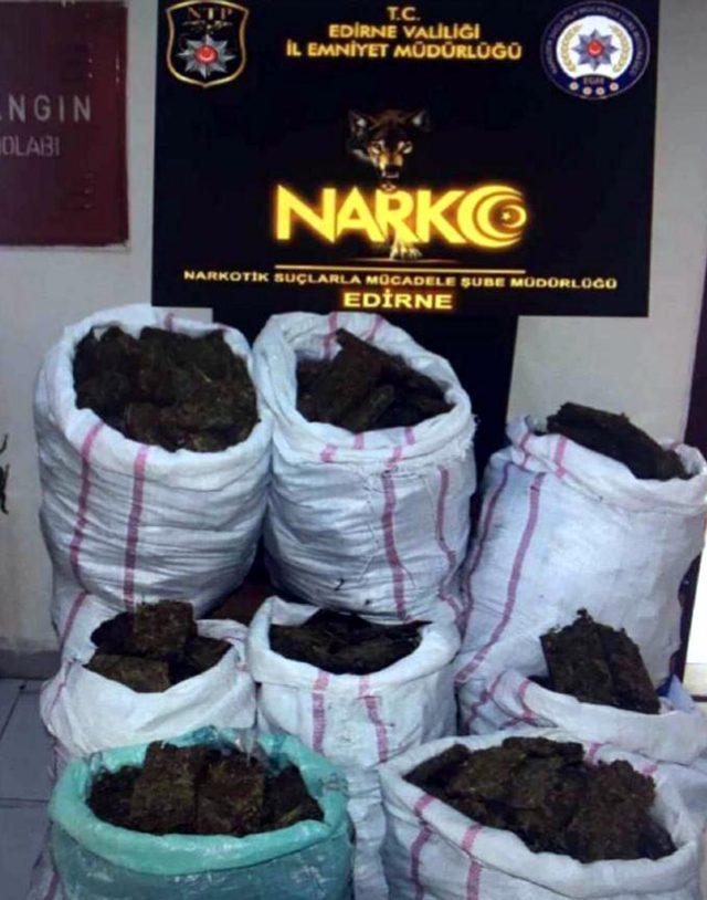 TIR'da kalasların arasına gizlenen 163 kilo skunk ele geçirildi