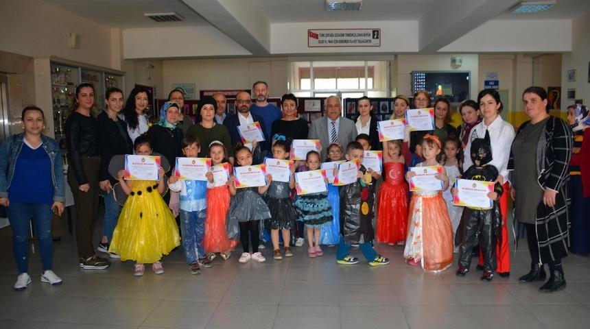 &lsquo;Telefonla değil benimle oyna&rsquo;