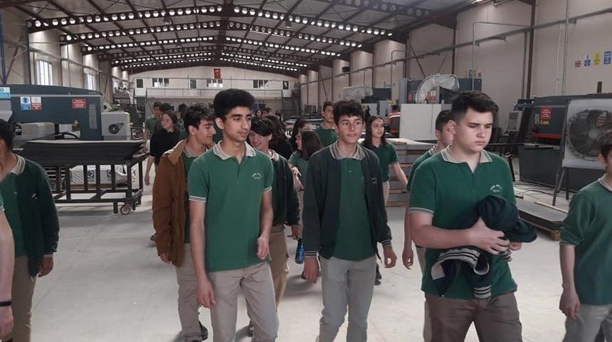 Foça’da öğrenciler, açık cezaevindeki işletmeleri gezdi