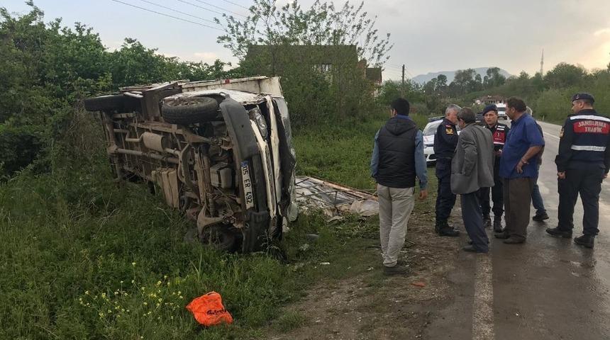 Kamyonet şarampole devrildi: 1 yaralı