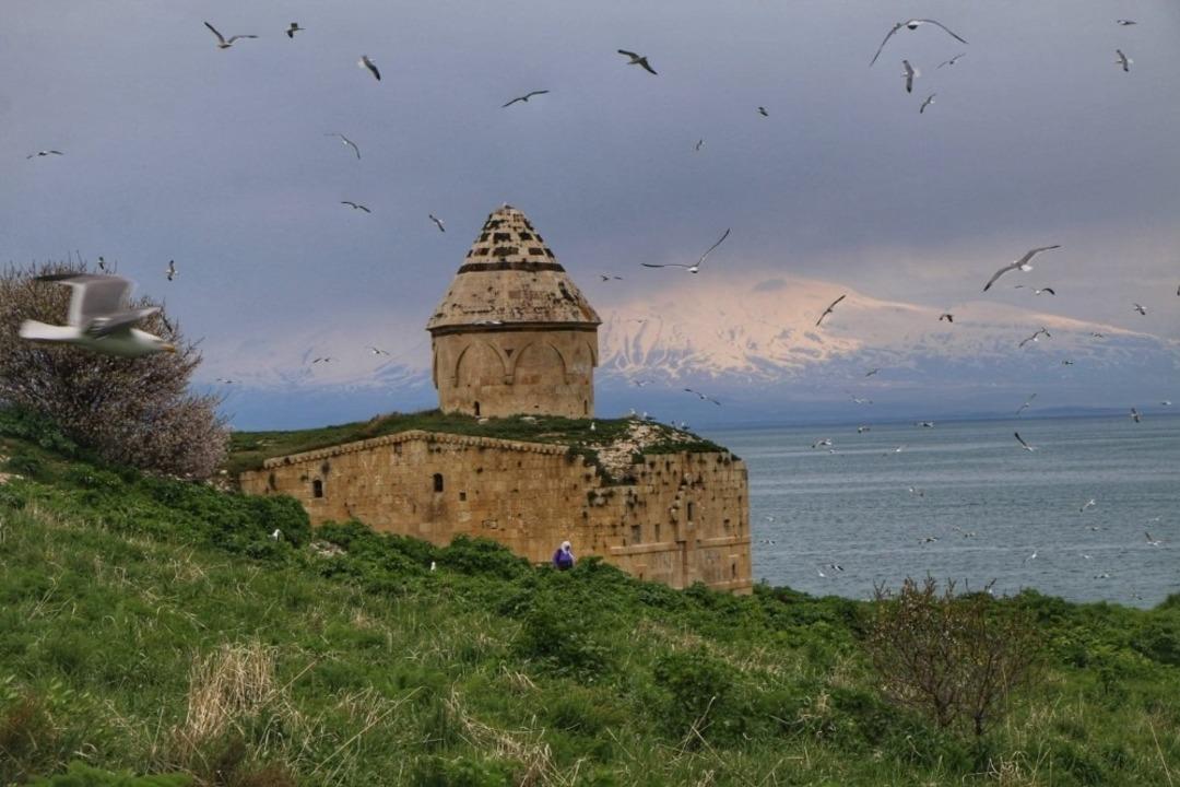 &Ccedil;arpanak Adası&rsquo;nda şenlik