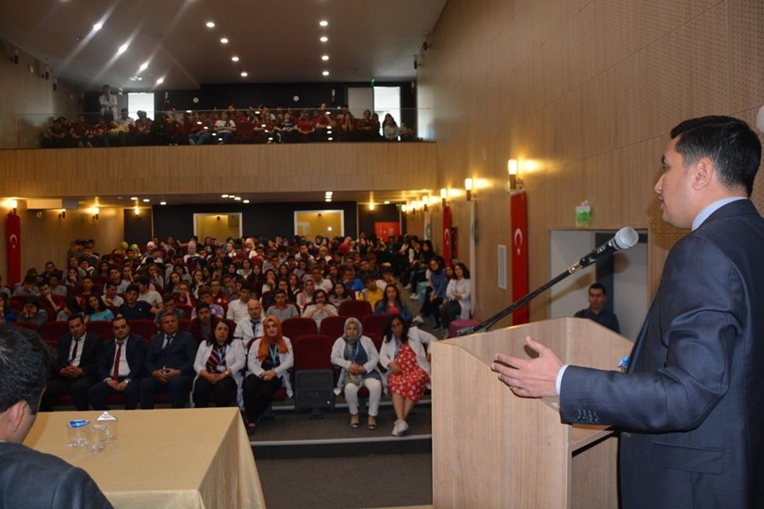 Kaymakam Atak ve Başkan Savaş &ouml;ğrencilerle buluştu