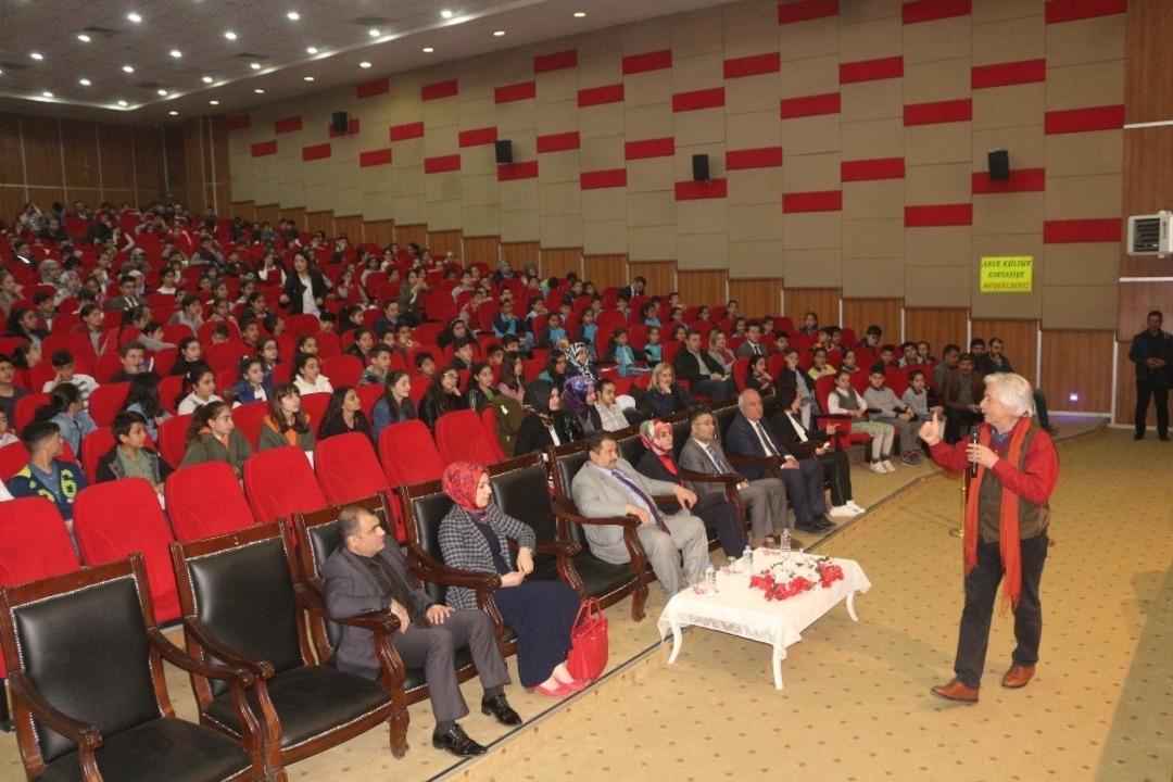 Ağrı&rsquo;da okuma şenliği