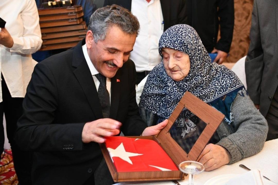 100 yıla tanıklık edenler bir araya geldi