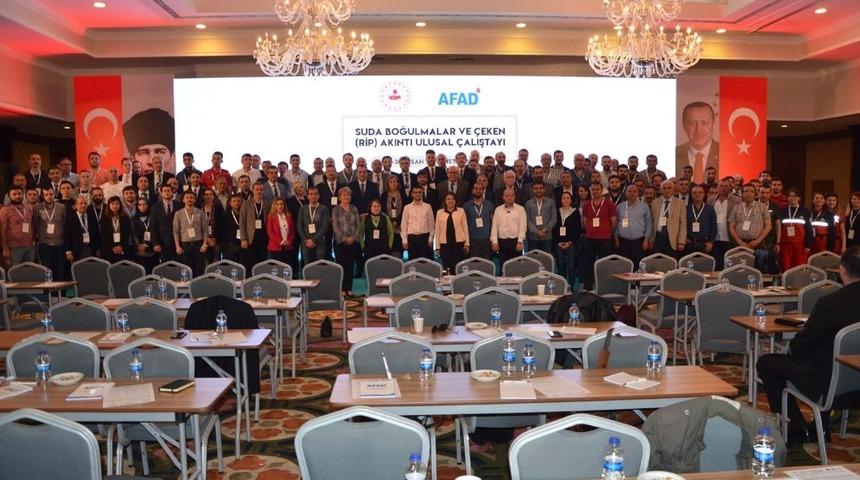 Ersoy: &ldquo;Boğulmalara karşı 7&rsquo;den 70&rsquo;e herkes y&uuml;zme &ouml;ğrenmeli&rdquo;