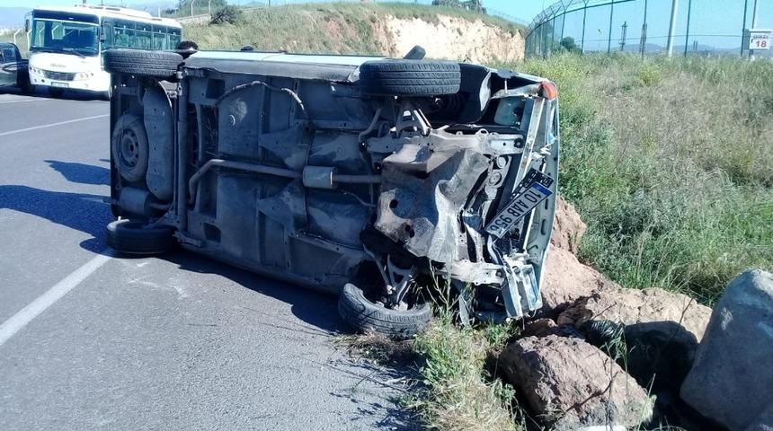 Aliağa&rsquo;da otomobil takla attı: 1 yaralı