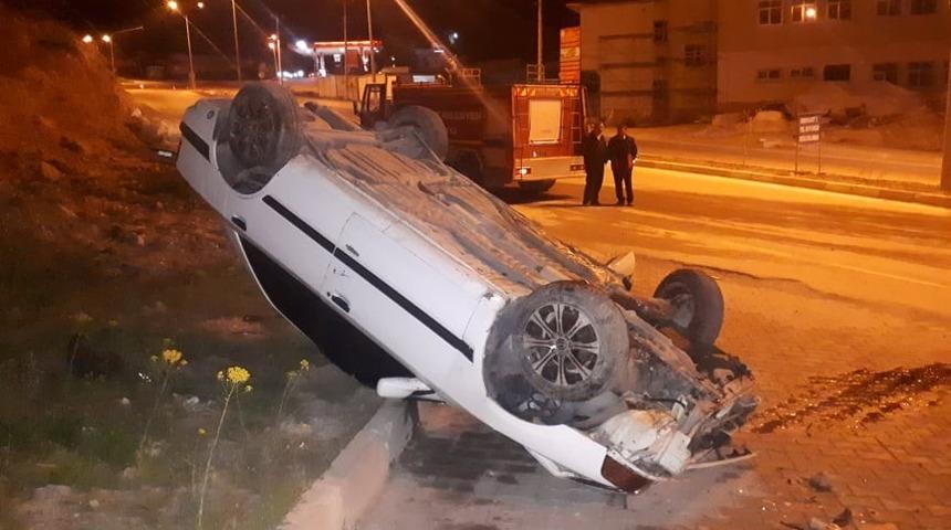 Kaza sonrası gaz ka&ccedil;ıran araca itfaiye ekipleri m&uuml;dahale etti