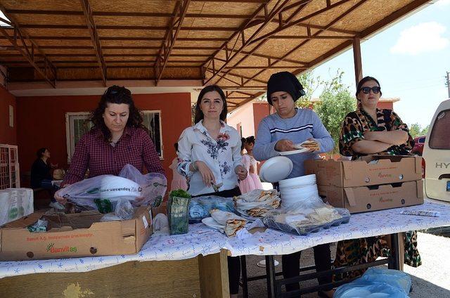 Didim’de okul yararına lahmacun günü düzenlendi